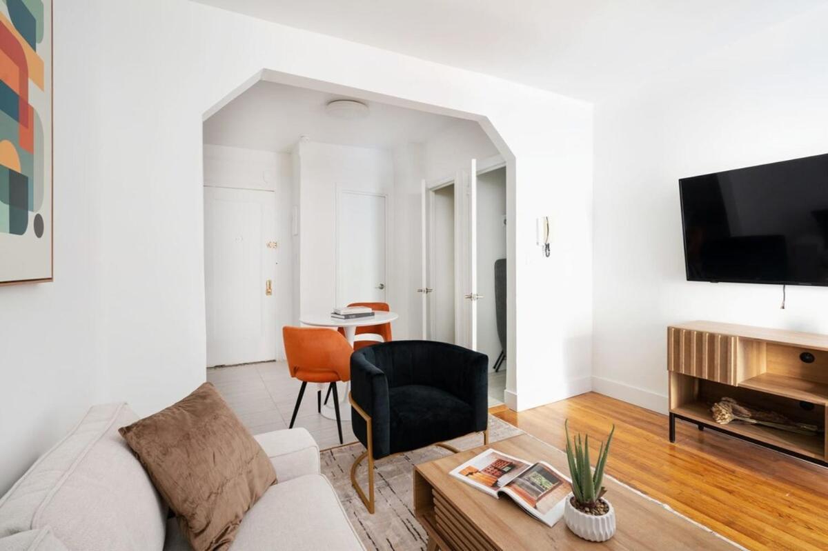Apartment 444-3a Newly Renovated 1br - Elevator Building